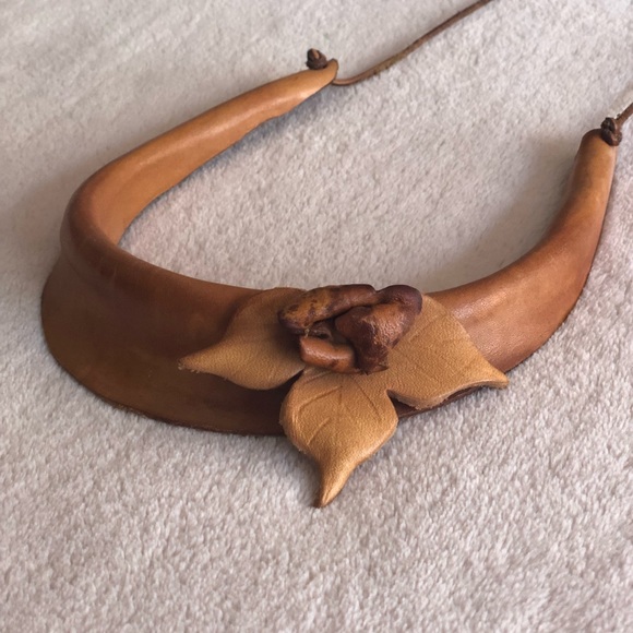 ❣️SALE❣️Floral&Feminine Boho Leather Necklace, Handmade - Picture 3 of 6